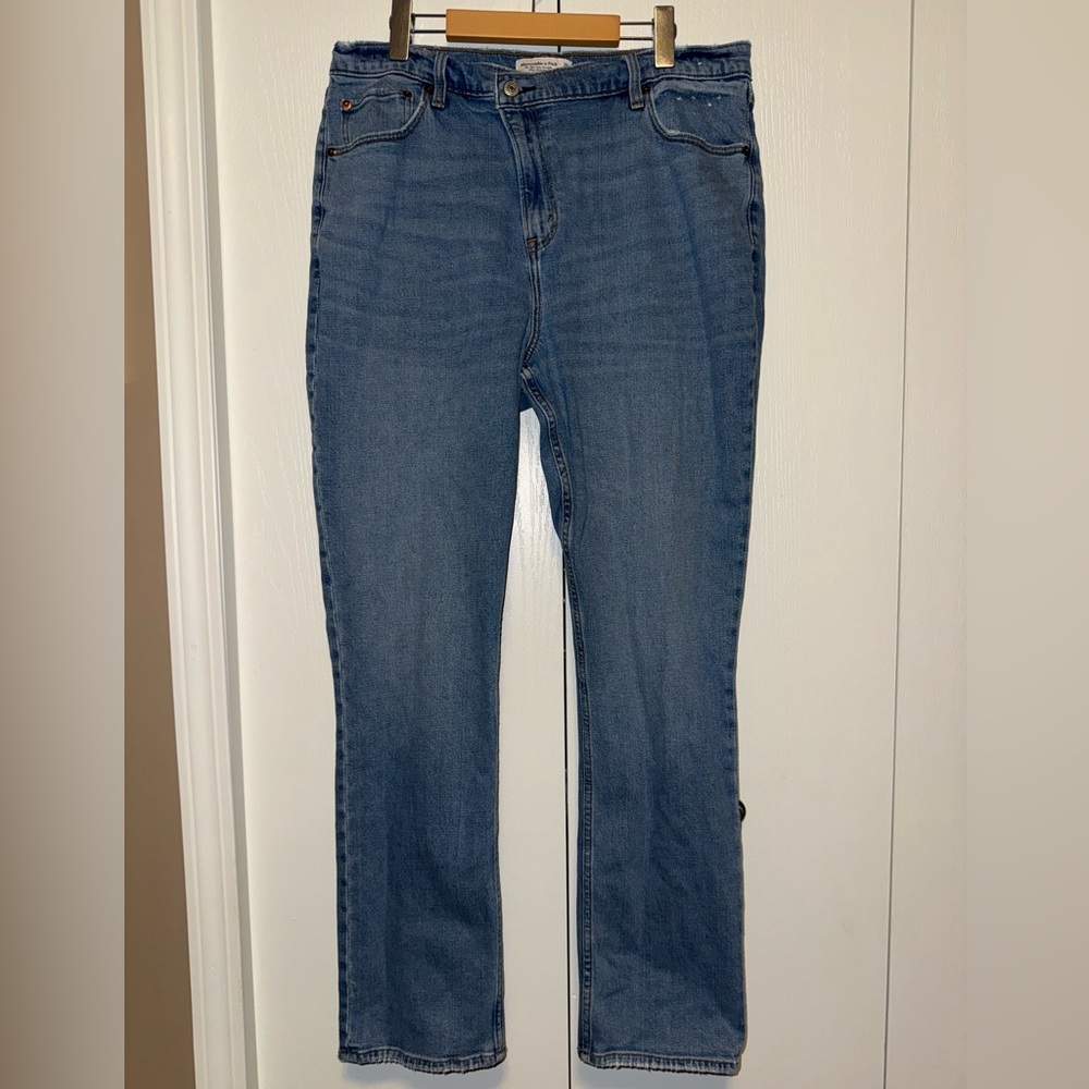 Abercrombie & Fitch Ultra High Rise 90s Slim Straight Jean